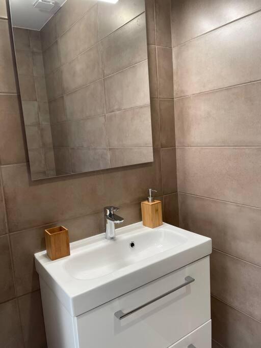 Maison Fleurs De Lys, Climatisee, Wifi Et Parking Privee Gratuit, Lave-Linge, Vernon Giverny 외부 사진
