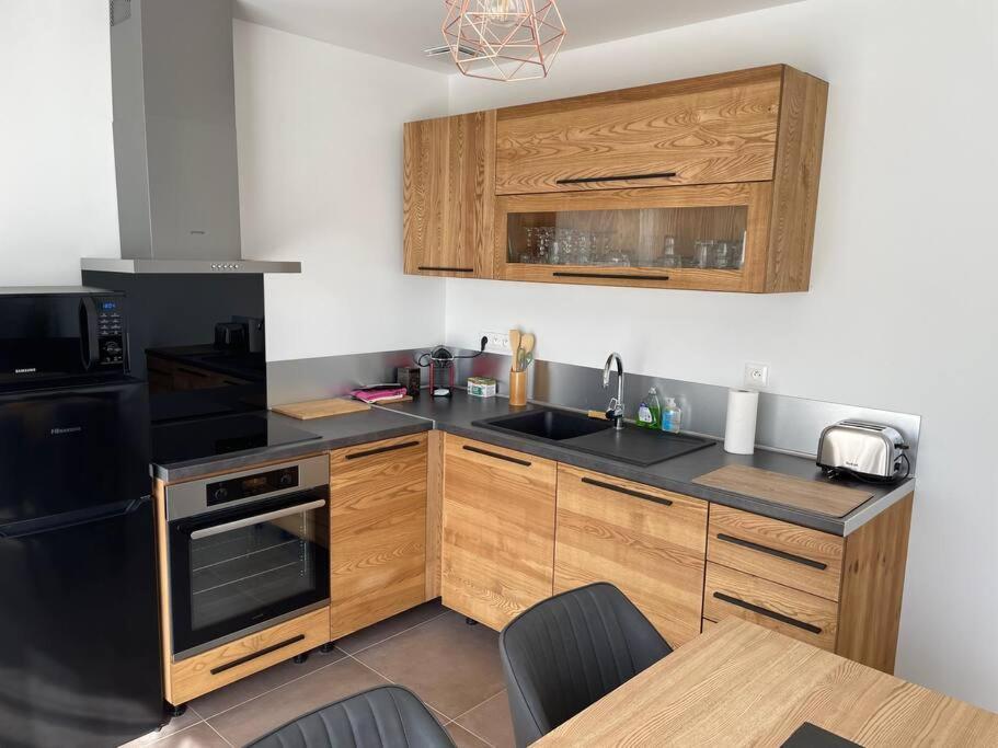 Maison Fleurs De Lys, Climatisee, Wifi Et Parking Privee Gratuit, Lave-Linge, Vernon Giverny 외부 사진